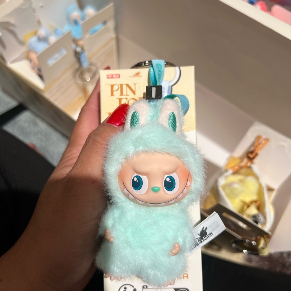 PIN FOR LOVE - LETTER “ I” CONFIRMED - POP MART- AUTHENTIC 100%